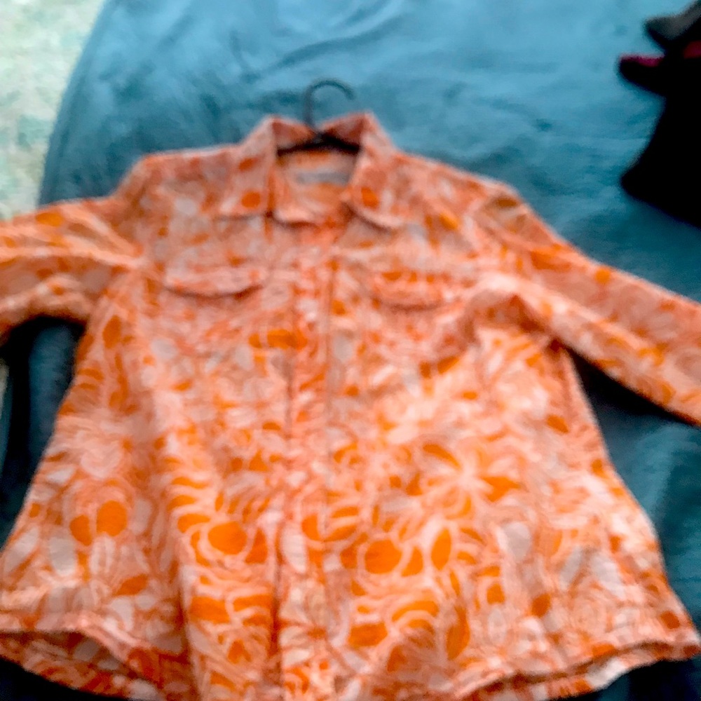 Long sleeve Liz Claiborne top. Size large petite. Really cute
